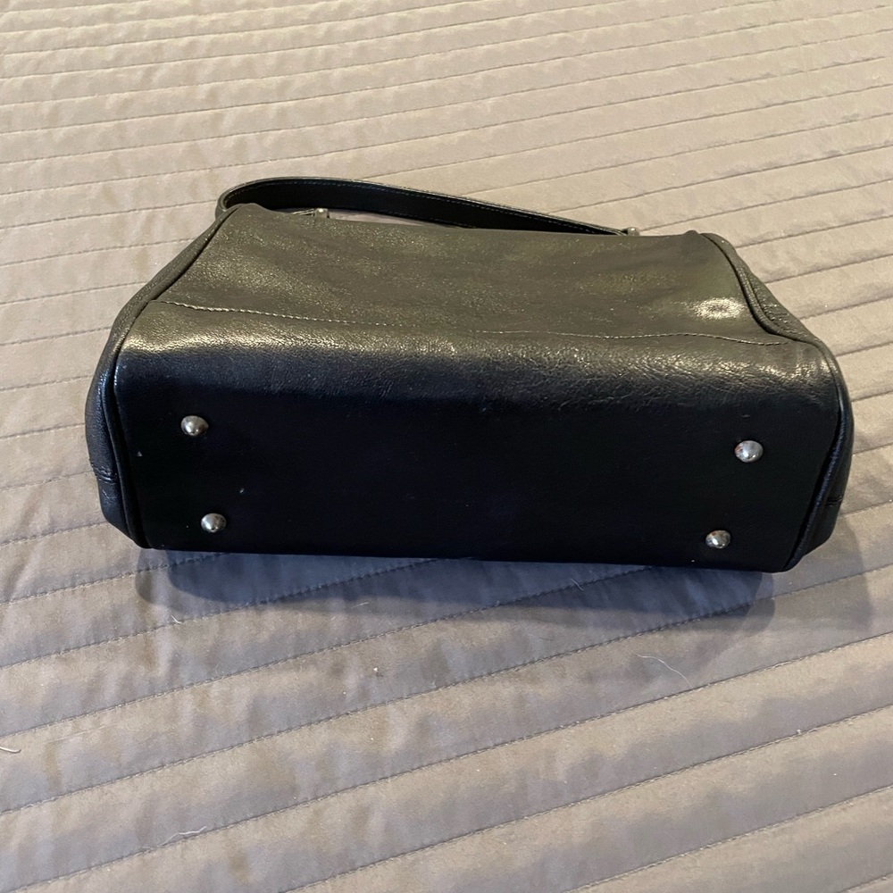 Elegant Black Handbag - Picture 4 of 8